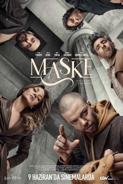 Maske: Nezaketle Tebessüm